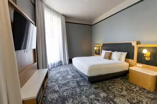 1 King Bed/Side