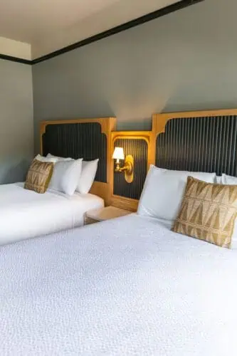 2 Queen Beds