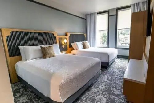 2 Queen Beds Front Facing